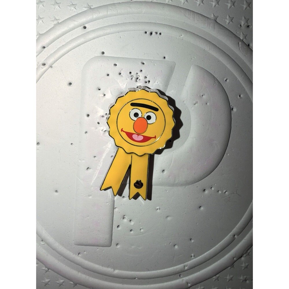 SEA WORLD SESAME PLACE AMBASSADOR SESAME STREET RIBBONS Big Bird Yellow Pin
